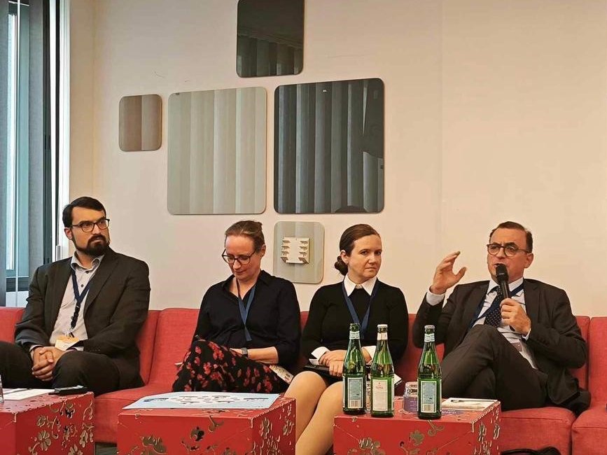 SJacobzone's tweet image. How to build capacity for #Science4Policy and #Evidence Informed #Policymaking? Decision makers are confronted with ever more complex crises and wicked issues: How can a whole of government approach help bridge the barriers to EIPM with  #TSI project? @EU_Sciencehub @EU_reforms