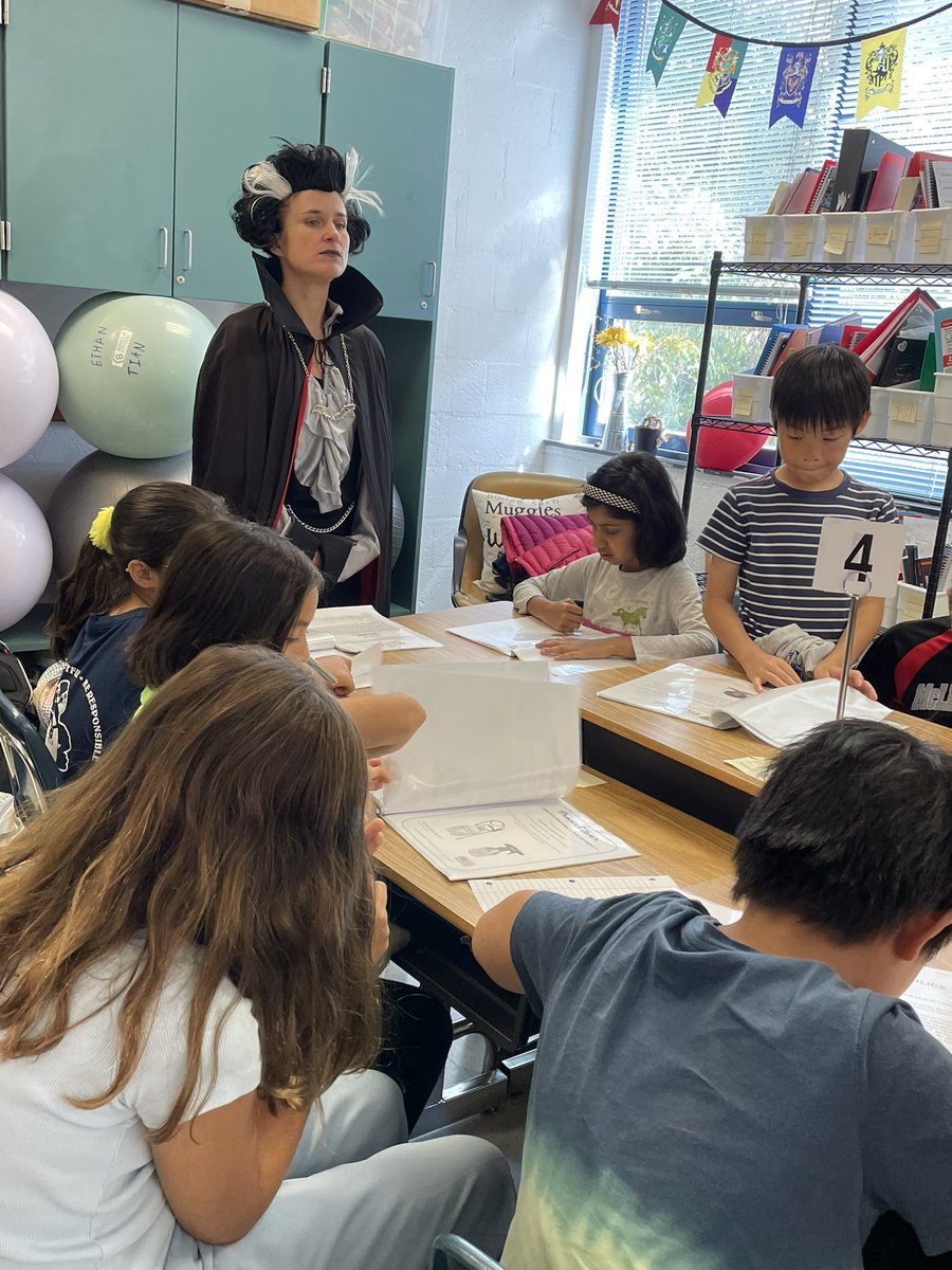 parrclass's tweet photo. Solving a whodunnit mystery today using our critical and creative thinking skills! 🦇 @CRIT @KentGardens https://t.co/oXD4yI2CWo