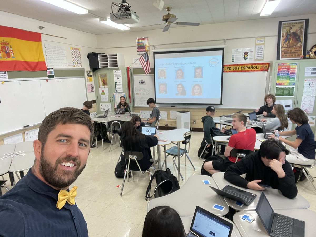 senormarkmac's tweet image. Celebrating #HispanicHeritageMonth with a scavenger hunt on #bowtietuesday in @Mehlville_HS Spanish 2 #WeAreMehlville