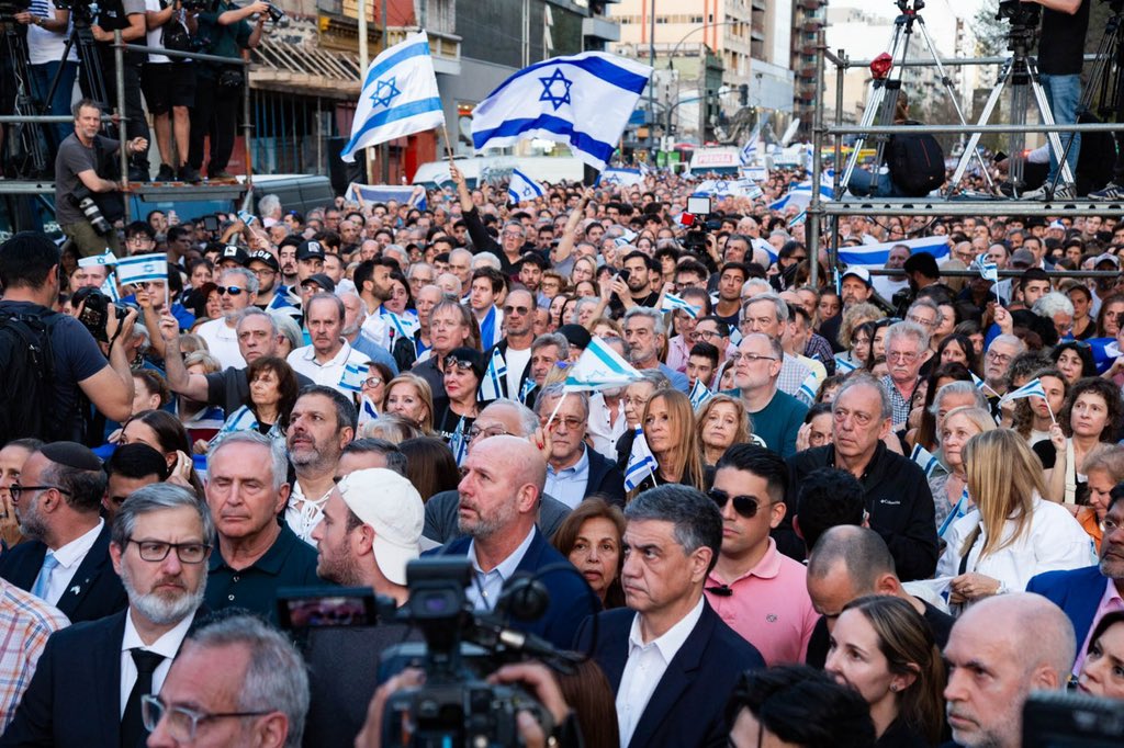 instrepublicaok's tweet photo. Ante los sucesos tan crueles y dolorosos ocurridos en Israel, apoyamos y acompañamos al Estado de Israel y a su pueblo.
Condenamos firmemente a la organización terrorista Hamas, quienes invadieron el territorio israelí para asesinar, secuestrar y torturar personas inocentes. https://t.co/1db1ZVD5bJ