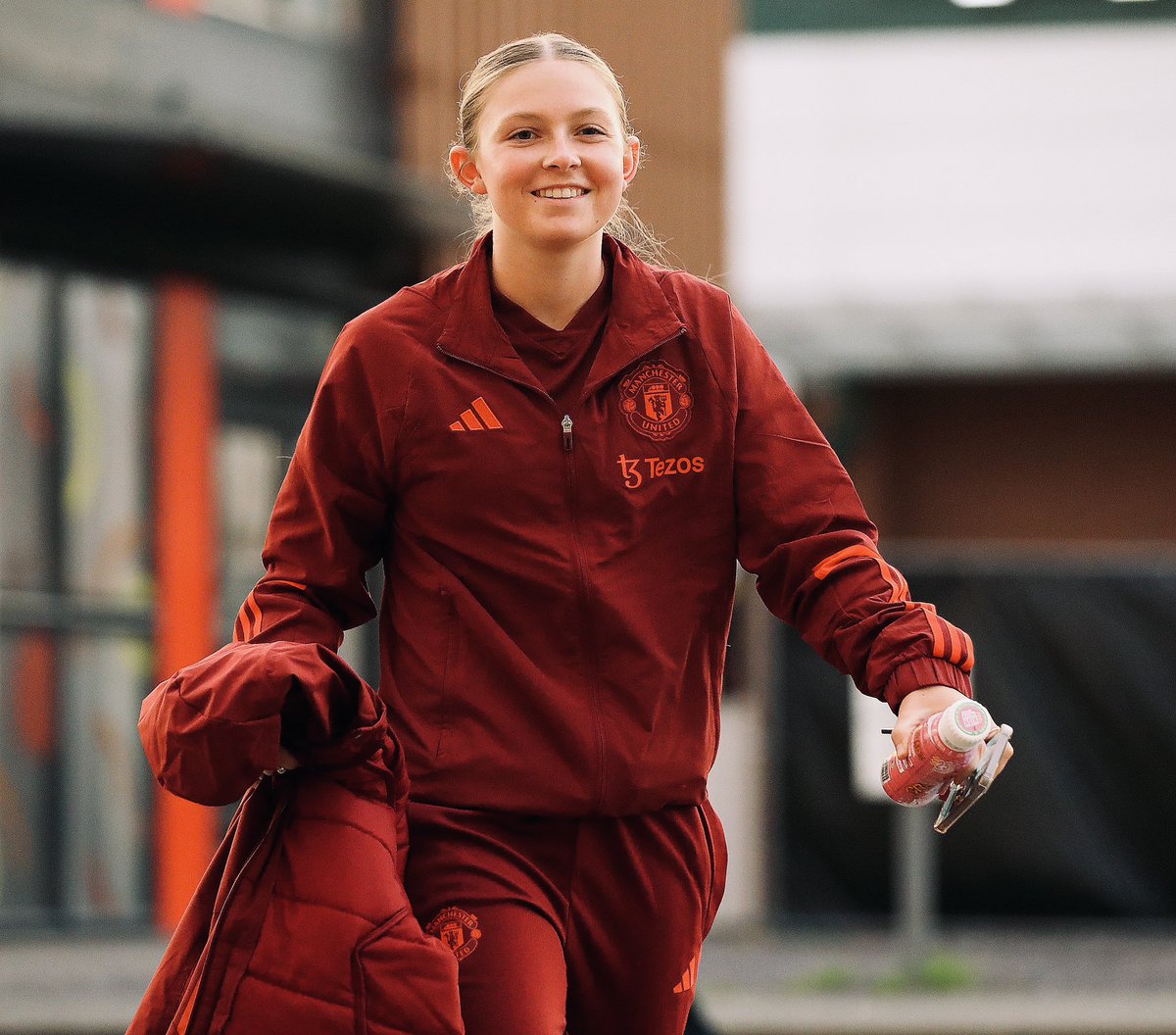 ManUtdWomen's tweet photo. United in the house 🏡🔴

#MUWomen || #UWCL https://t.co/0dXNXYbvDv