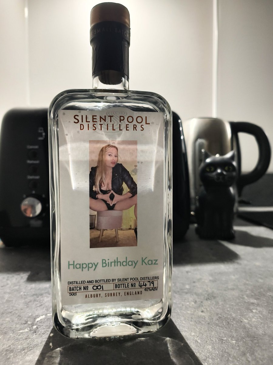 PrincessKaz_Dom's tweet photo. Love this early birthday gift from @JCFW40 🥰

Think a competition is in order...whoever wins gets to come & drink some with me and take a photo (mask permitted).

Simply like, #RT & comment why you'd like to win.

Ladies can enter too if they fancy the sound of drinkies with me 😁

#Competition