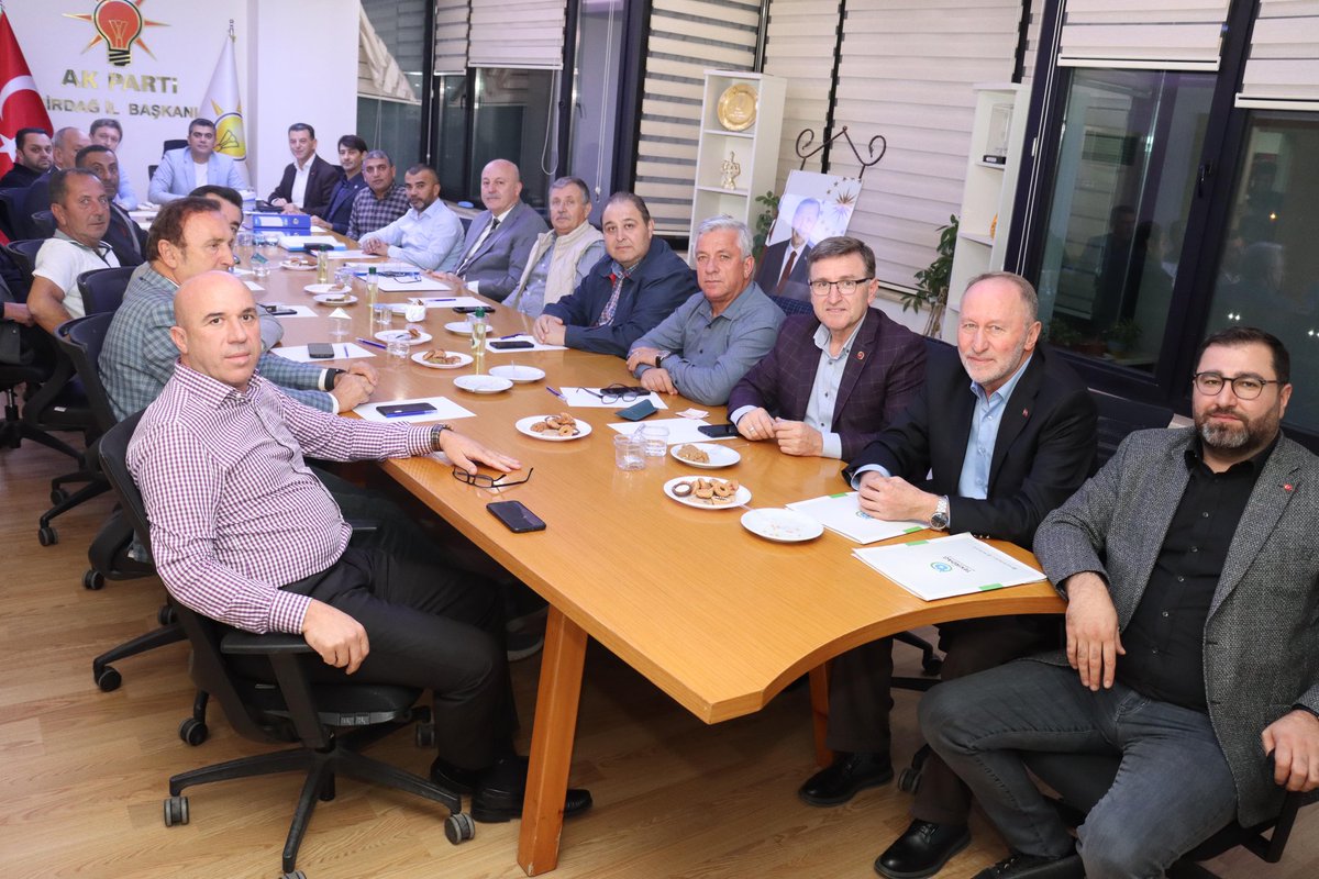 av_aligumus's tweet photo. Tekirdağ Büyükşehir Belediye Meclisi’nin yarın gerçekleşecek Ekim Ayı Olağan Meclis Toplantısı öncesinde Büyükşehir Meclis Üyelerimizle birlikte gündemi değerlendirdik ve grup toplantımızı gerçekleştirdik. 
Toplantımızın hayırlara vesile olmasını diliyor ve çalışma arkadaşlarıma gayretletinden ötürü teşekkür ediyorum.