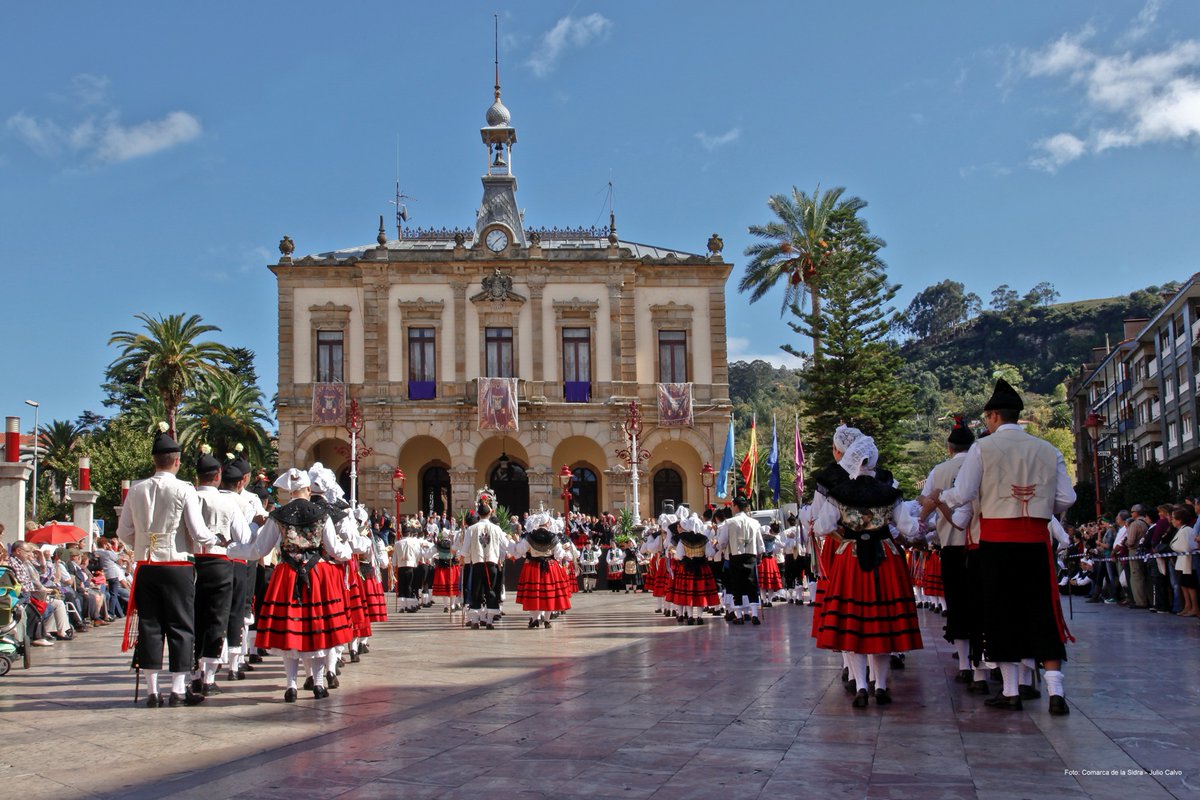 TurismoAsturias's tweet photo. ¡Del 11 al 15 de octubre, 𝐕𝐢𝐥𝐥𝐚𝐯𝐢𝐜𝐢𝐨𝐬𝐚 celebra su amor por la manzana y la sidra! 🍏🍎 Disfruta de exposiciones, catas y talleres en este evento imperdible. ¡Únete a la fiesta asturiana! 🌳
👉 https://t.co/9Olxefpx4J https://t.co/m1bDjQPYSl