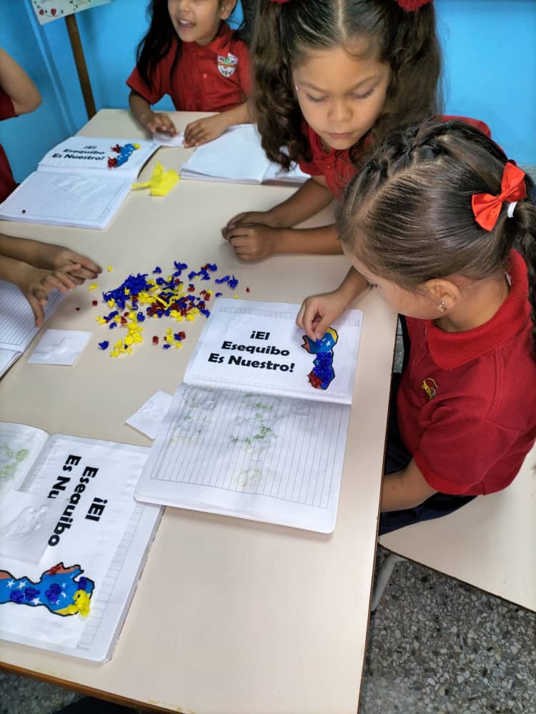 Actividad Pedagógica sobre el esequibo es nuestro EEIN Nancy Rafaela Marquez Municipio Córdoba formando a nuestros escolares . <a href="/_LaAvanzadora/">Yelitze Santaella</a> <a href="/Berzabethg1/">Berzabethgandicaoficial</a> <a href="/CDCETachira/">CDCE Táchira</a> <a href="/Crazet2011/">Crazet2011</a> <a href="/coordinicial/">CoordinicialTach</a>