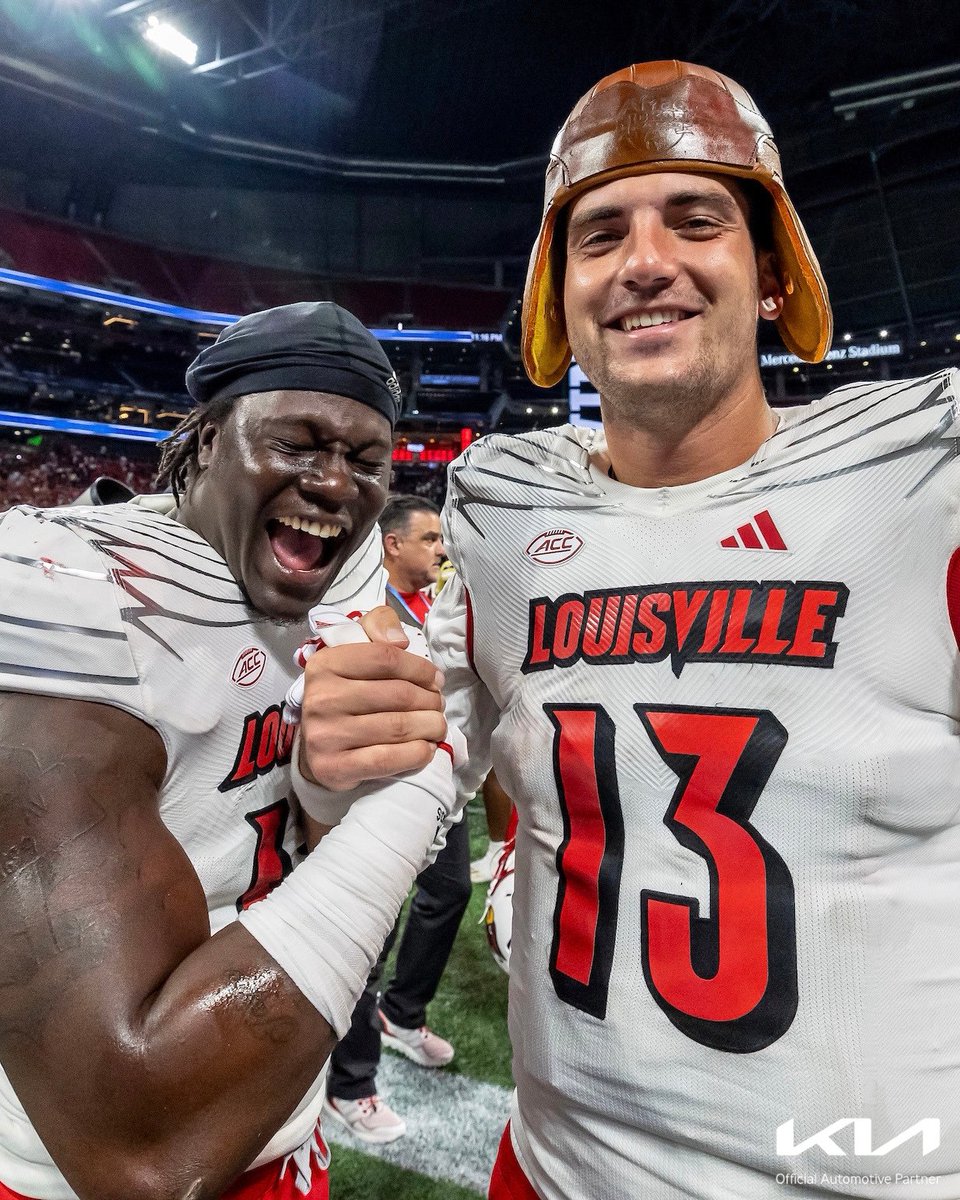 Our 2023 Aflac Kickoff Game champions are 6-0 and officially bowl eligible! 👏 Congratulations on a great first half of the season, @LousivilleFB 🏈 #AflacKickoff | #GoCards