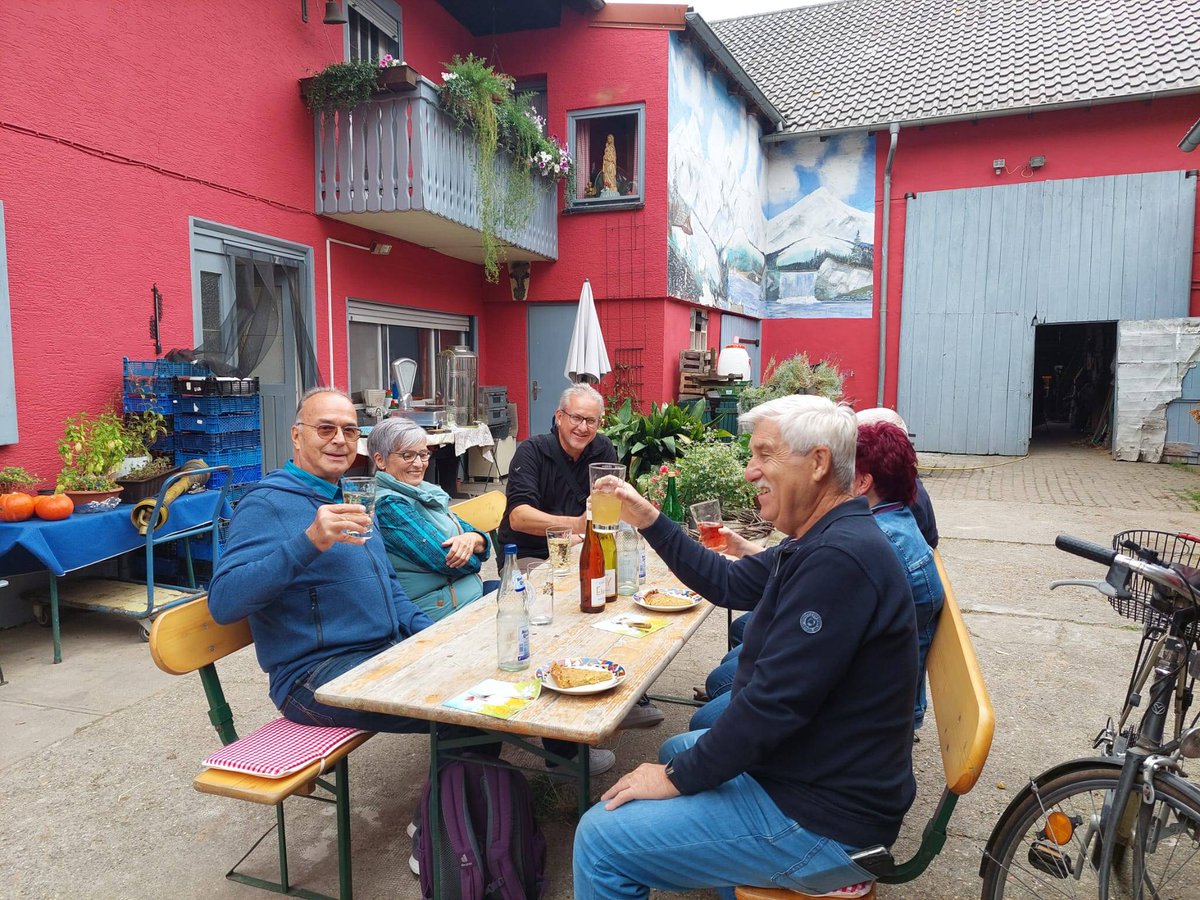 Feuerwehr-Altersabteilung – Neuer Wein und Zwiebelkuchen bei Gertrud - Ausflug der Altersabteilung - feuerwehr-walldorf.de/2023/10/10/feu…

#Feuerwehr #Walldorf #FreiwilligeFeuerwehr #firefighter #firefighterlife #Altersabteilung #Gertrud #Zwiebelkuchen #Wein