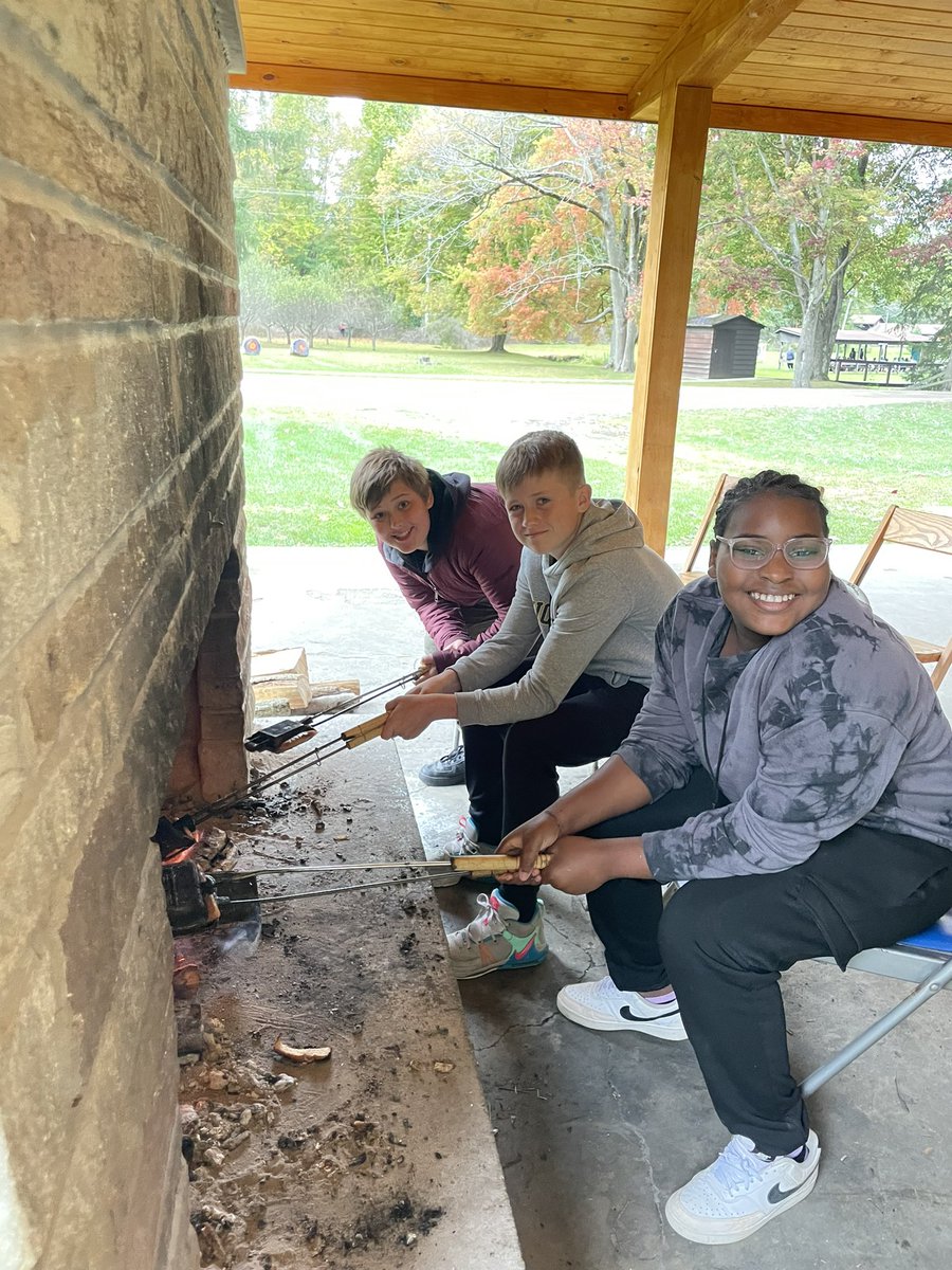 kmayermms's tweet photo. Outdoor cooking at Camp
Fitch!! 🥧 @MMSOurHouseAP https://t.co/kxlAhRVRoH