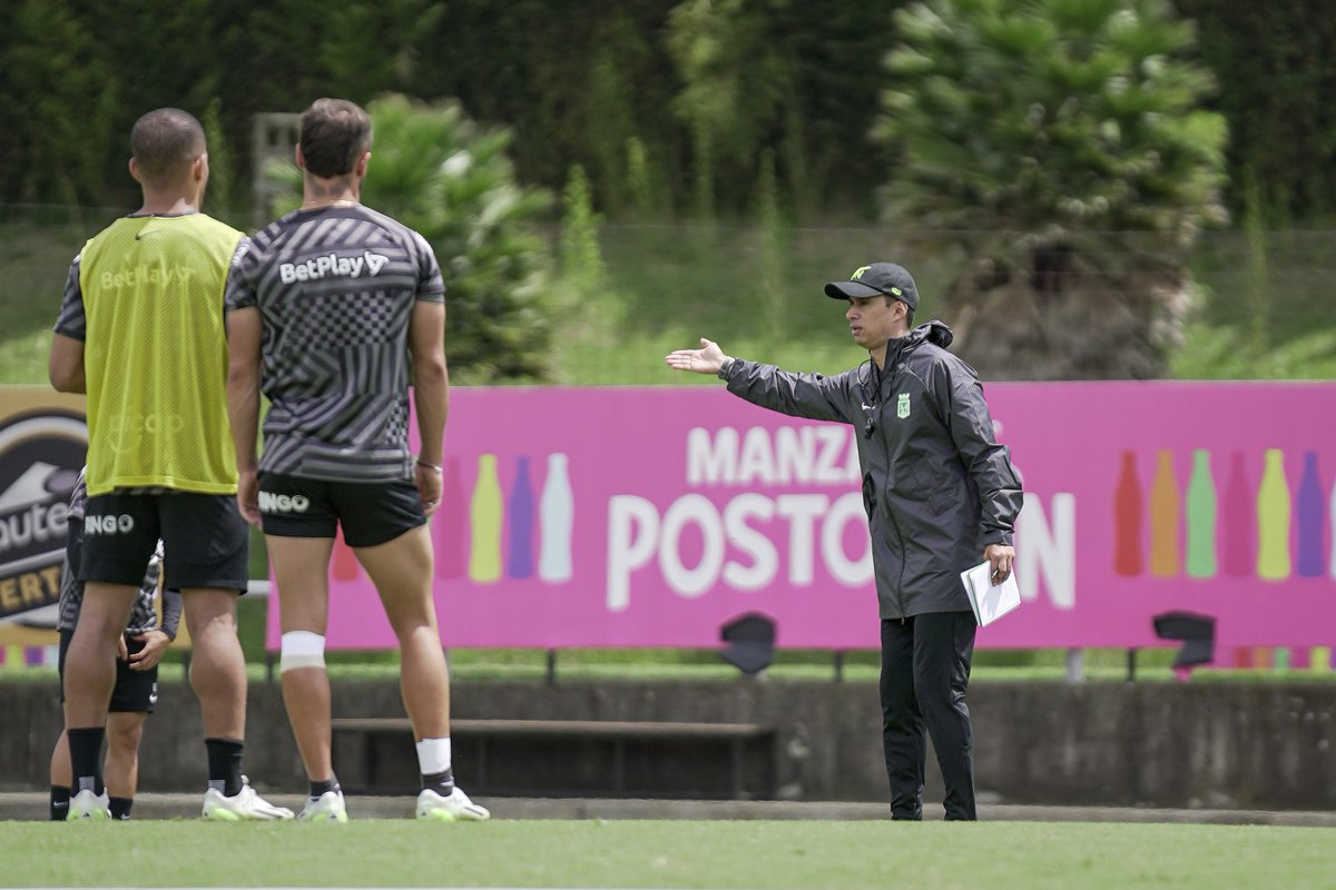 juandl84's tweet photo. Primer entrenamiento de John Jairo Bodmer como nuevo director técnico de Atlético Nacional. El equipo inició preparación para el clásico paisa del sábado. @365ScoresApp @colverdolaga47

📸/📹 Atlético Nacional https://t.co/9UucttTjyB