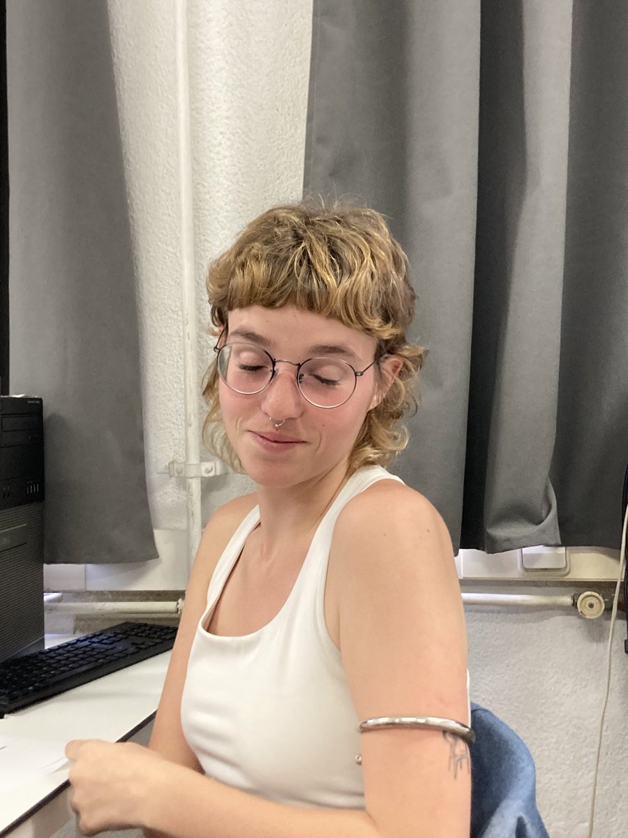 mar: pk entras tanto a whasap si no tienes mensajes??
yo: