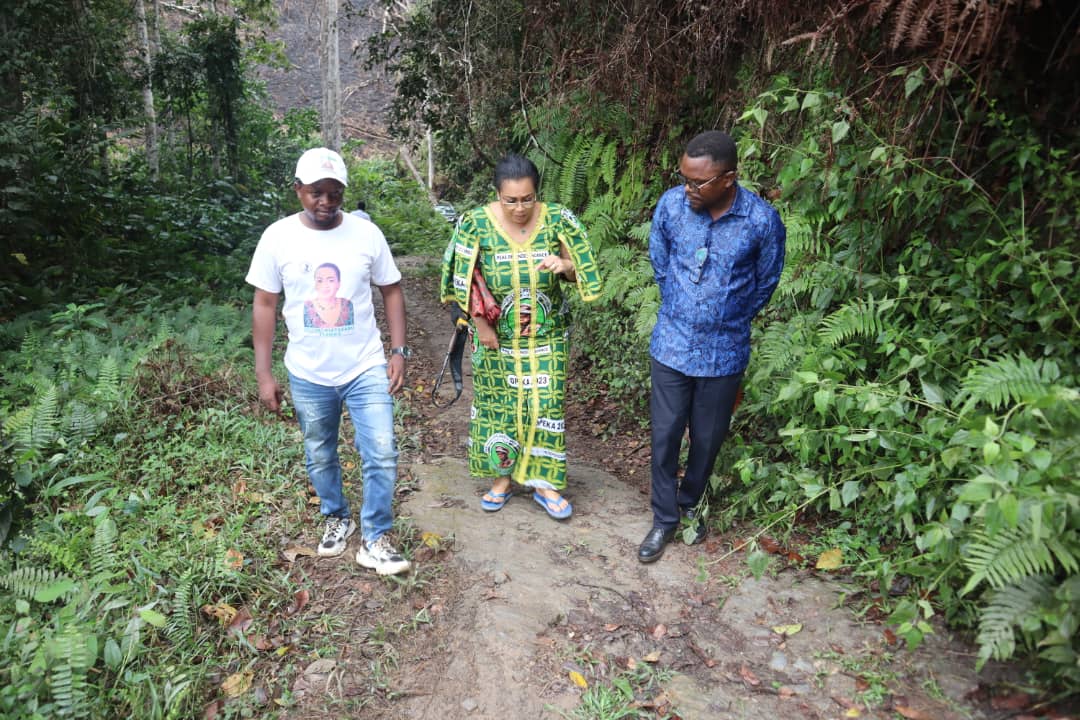 ckiatazitambo's tweet photo. Retour en images de ma descente  à maduda, l'un des secteurs de tshela ce lundi 9 octobre. Malgré l'état de la route j'ai pu voir et rendre visite pour la première fois à mes membres ainsi qu'à la  population @fondationPRKasa https://t.co/TFea0p2Upv