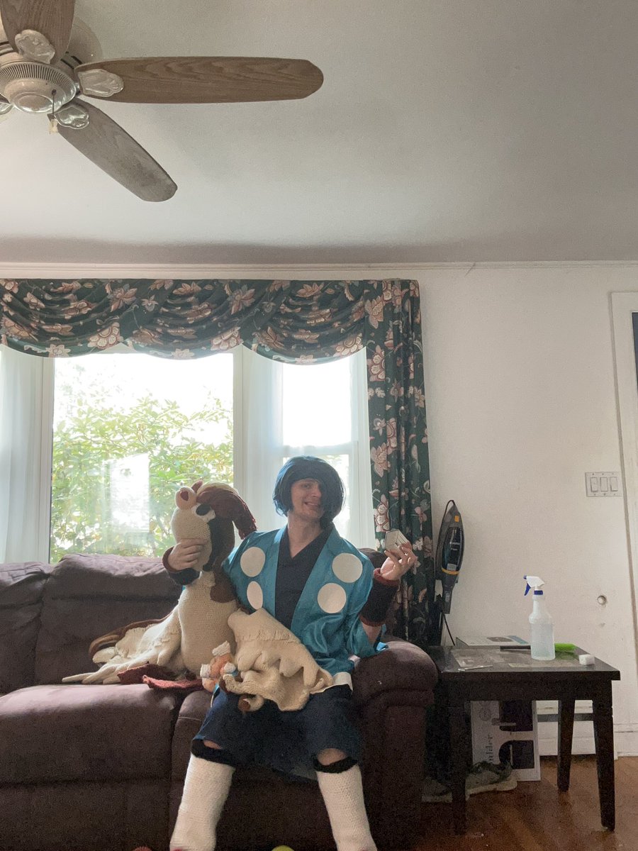 fallengoneX's tweet photo. I know @Pokemon doesn’t like falkner but #cosplay #Pokemon151 https://t.co/e0soBBUsQR