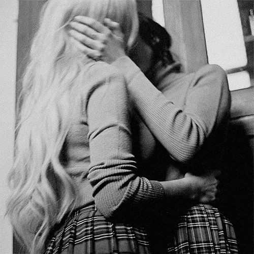 divulganacional's tweet photo. 🧶THREAD: 150 livros nacionais com romance entre garotas. https://t.co/Hn4puZa8El