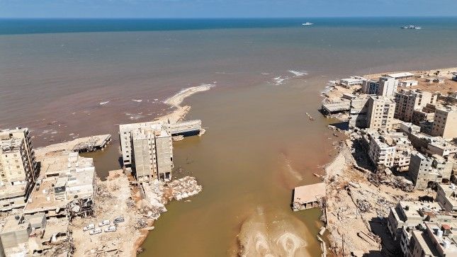🇱🇾 "From Floods To Disaster: A Conflict- And Climate-Sensitive Recovery Pathway For Libya"

<a href="/adelphi_berlin/">adelphi 🌐</a>'s Sinéad Barry, Alexandra Steinkraus, and Benjamin Pohl discuss recovery possibilities in the wake of Libya's floods

Read it on #NewSecurityBeat 
bit.ly/3PRekcX