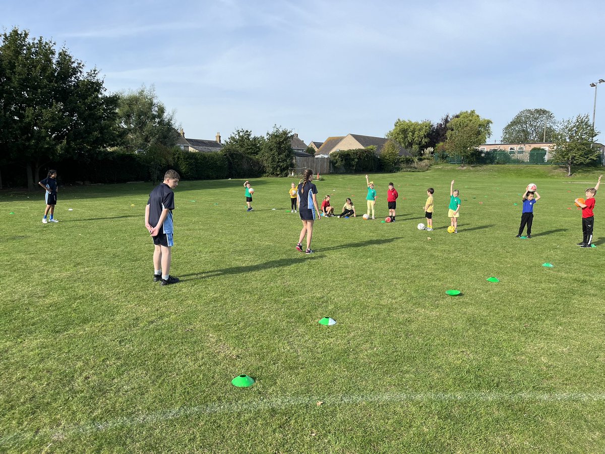 HuntsSSP's tweet photo. We were back @Sawtryva for our second Y1/2 Multi-Sport Festival of the year today. 👌

It was great to work with the Y9 Sports Leaders who ably delivered a carousel of fun activities throughout the morning. 👏⚽️🎾🏉

We looking forward to working with them again in November. 🏏 https://t.co/DQn25MvcbT