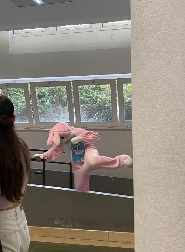 BAR ABERTO NO ARRAIAL ESCSITO

Coelho: OOOOHHHH SH*T, ESTOU A CAMINHO