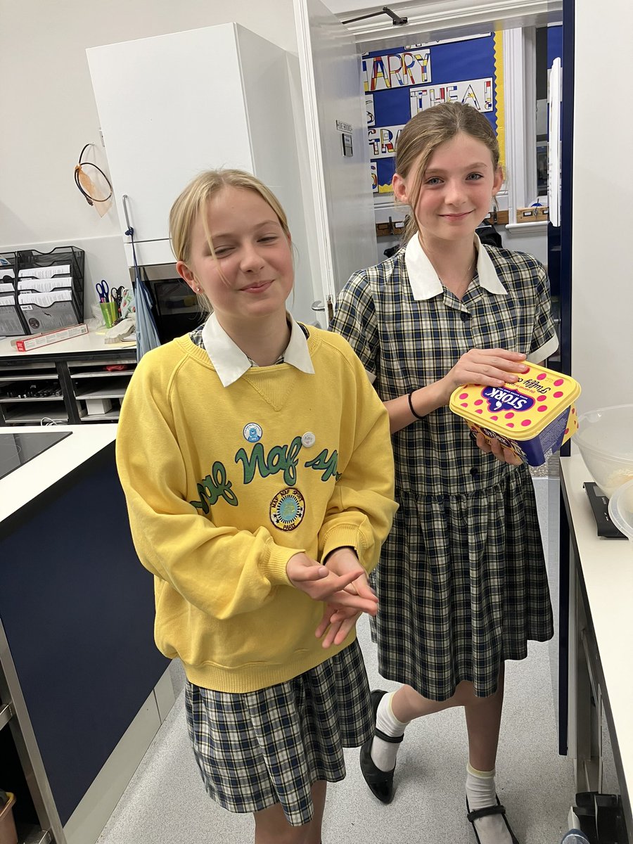 BBPrepBoarding's tweet photo. The boarding house continues to say hello to yellow in support of @YoungMindsUK and to show young people they are not alone. What better way than to enjoy a spot of baking together. #HelloYellow @Beachborough @BSAboarding #iloveboarding #ilovebaking https://t.co/eclfGPU4pM