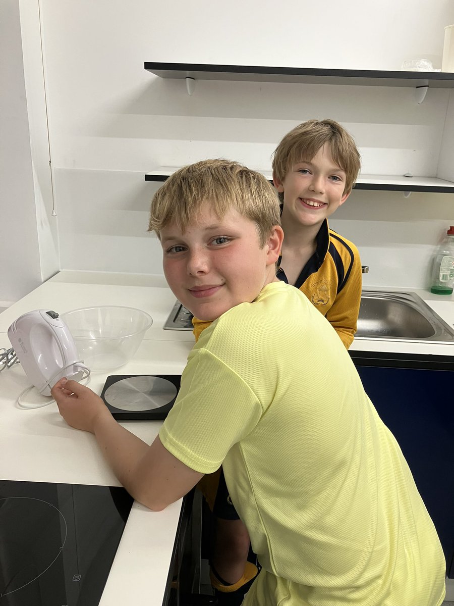 BBPrepBoarding's tweet photo. The boarding house continues to say hello to yellow in support of @YoungMindsUK and to show young people they are not alone. What better way than to enjoy a spot of baking together. #HelloYellow @Beachborough @BSAboarding #iloveboarding #ilovebaking https://t.co/eclfGPU4pM