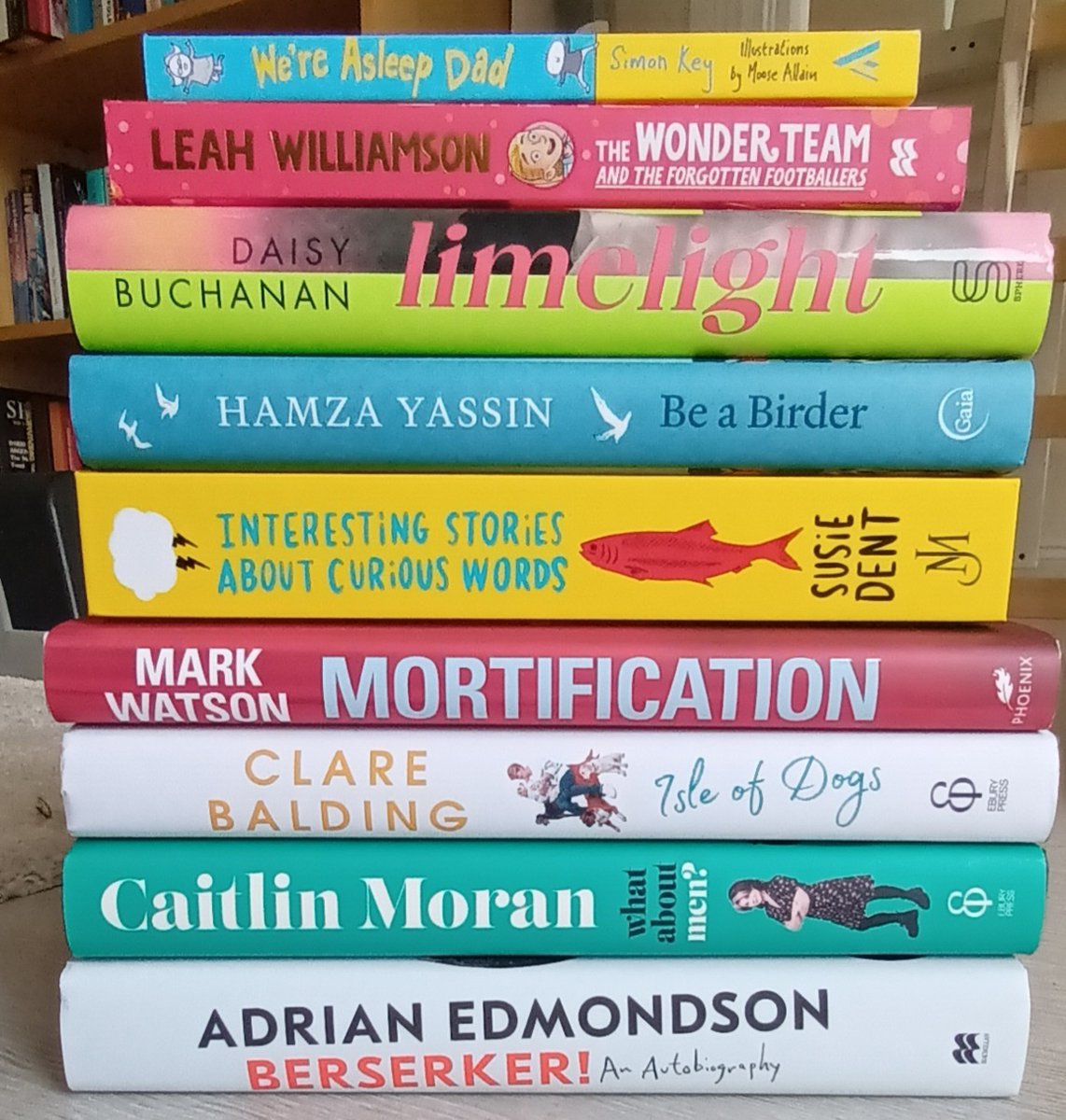 I'm doing another raffle 

This time it's to raise money to buy books for St Finbar's Primary in Liverpool.  

Tickets are just £2 each

You could win ALL these SIGNED books + £50 to spend on books of your choice!   

Details HERE

biggreenbookshop.com/big-green-excl…

Retweet please (go on)