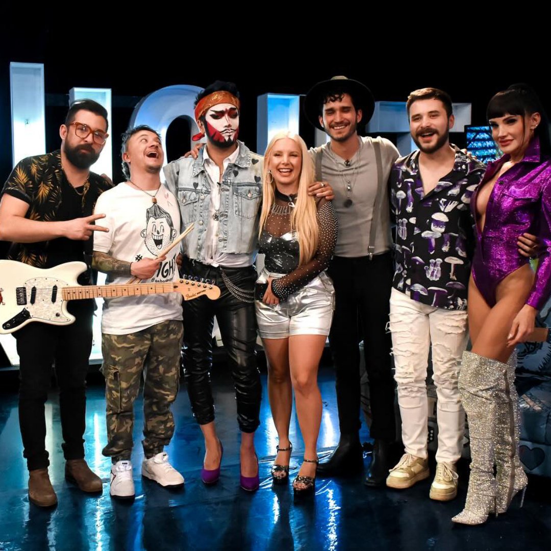ZZNoficial's tweet photo. ¡NOCHE DE LUJAZOS! El pasado Finde, @GaboRamos recibio en #TuNight a Parte de la Crew del Reality #LaMasDraga que se emite por YT y eso no es todo... @ATLgarza y @AndresObregon_ le pusieron Musica al Ciclo de ExaHD tras llenar los principales Escenarios de la CDMX https://t.co/77AOB4c8nX