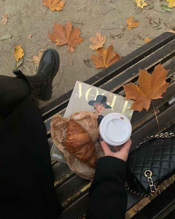 modernlilithh's tweet photo. autumn in paris 🍂 https://t.co/BtRL1Tv8p8