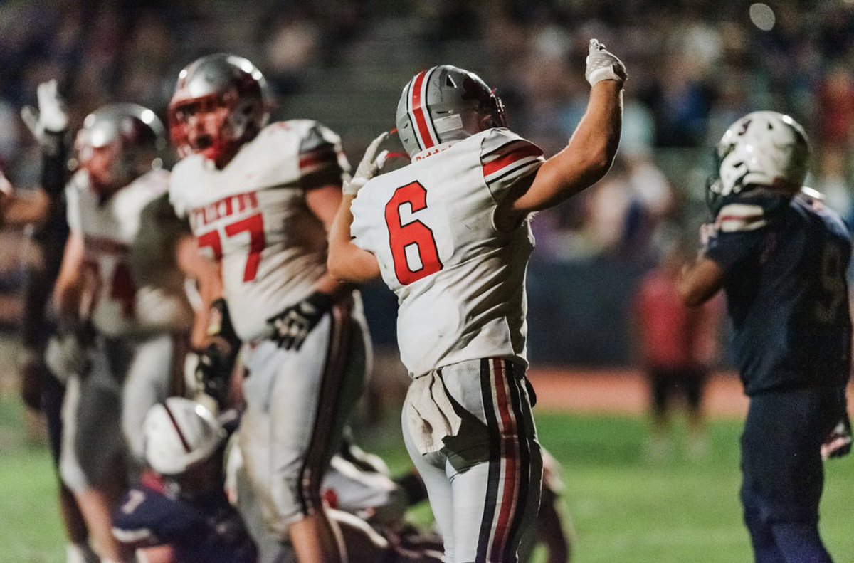 FalconsFU's tweet photo. hands up if you ready for gameday🤚🏽

#BTF #friendsufootball #talonsup https://t.co/ypKLTESd8B