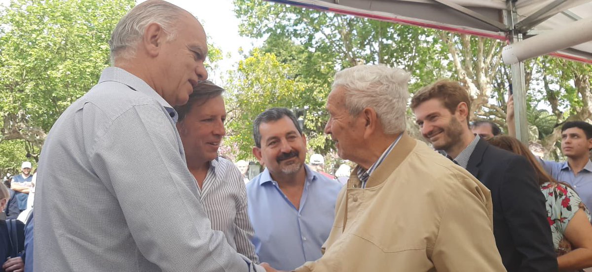 hugoreverdito's tweet photo. Hoy recibimos a @PatoBullrich y @Nestorgrindetti y charlamos con comerciantes de San Miguel, transmitiendo nuestro compromiso de sacar a la Argentina y la pcia de la miseria en la que esta hundida. En octubre se acaba el kirchnerismo y comienza el orden que necesitamos.@jaimemendezh