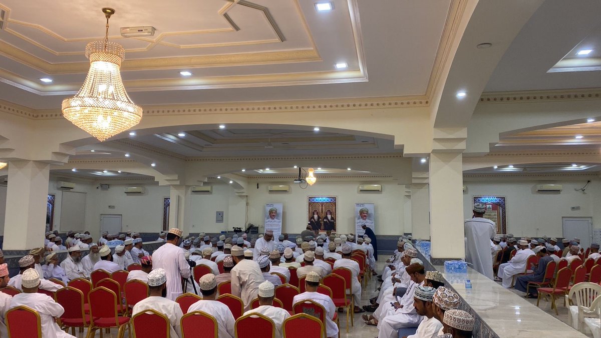 جلسة حوارية مفتوحة بين اهالي الولايه وسعادة عضو مجلس الشورى عزيز الحسني والتي تناولت جميع الجوانب المتعلقه بالولايه والسعي لاستمرار الجهود من قبل سعادته بالمواصله بإستكمال ماتم من عمل خلال الفترة السابقة