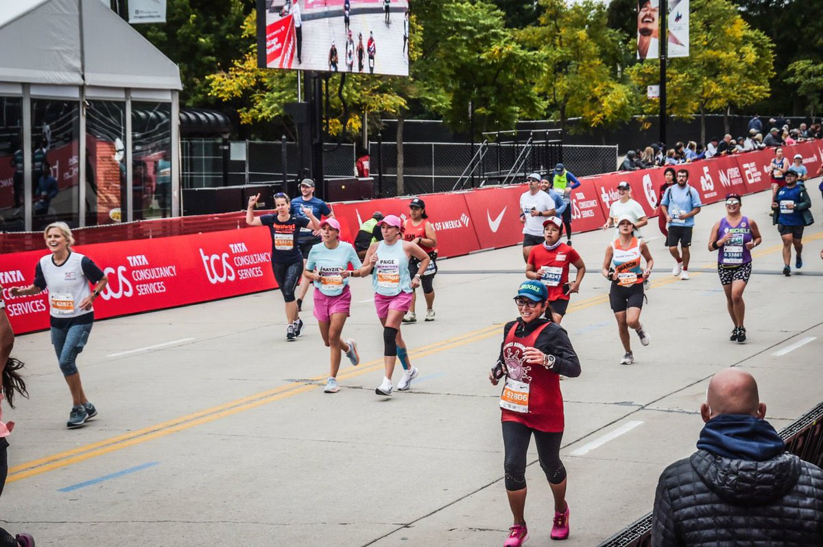 GiwedinAnangKwe's tweet image. I’m a @brooksrunning ambassador and they call us the #RunHappyTeam which is so on brand for me because I’m constantly being teased about always smiling in race pictures! TY Brooks for the new pair of #GhostMax that arrived today and @MarathonFotoEPG for the @ChiMarathon pics!