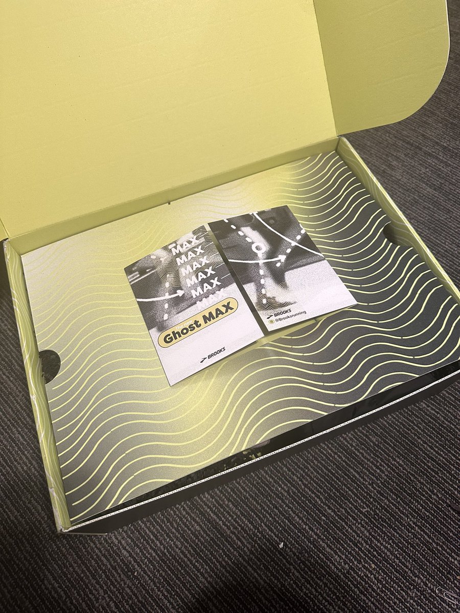 GiwedinAnangKwe's tweet image. I’m a @brooksrunning ambassador and they call us the #RunHappyTeam which is so on brand for me because I’m constantly being teased about always smiling in race pictures! TY Brooks for the new pair of #GhostMax that arrived today and @MarathonFotoEPG for the @ChiMarathon pics!