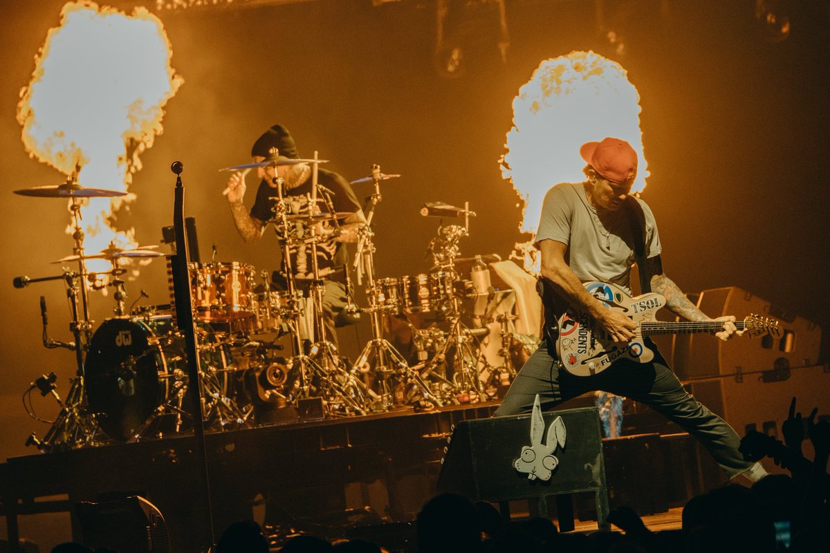natasjaAFP's tweet photo. Some shots of @blink182 last sunday in Amsterdam

#blink182 https://t.co/YBkp43p1Q9