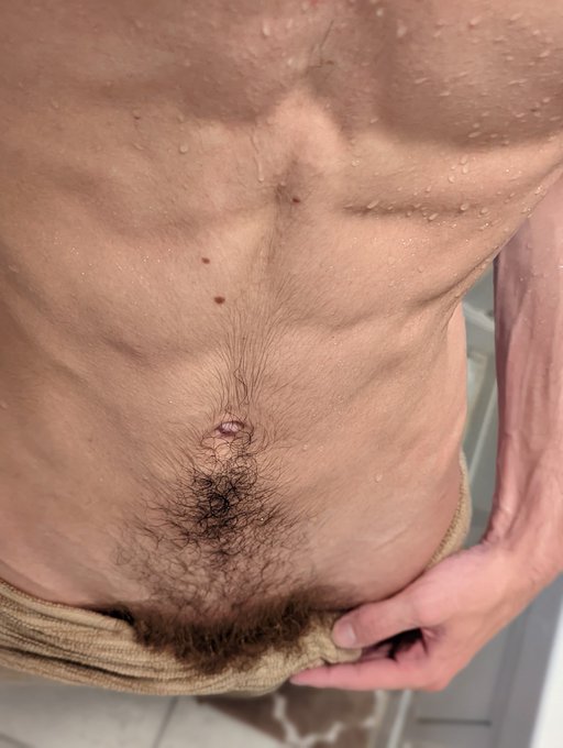 Some post shower pics hehe anyone want to help me dry off? https://t.co/xkv82GpmdU