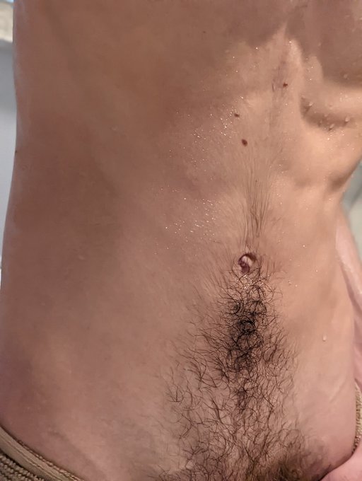 Some post shower pics hehe anyone want to help me dry off? https://t.co/xkv82GpmdU