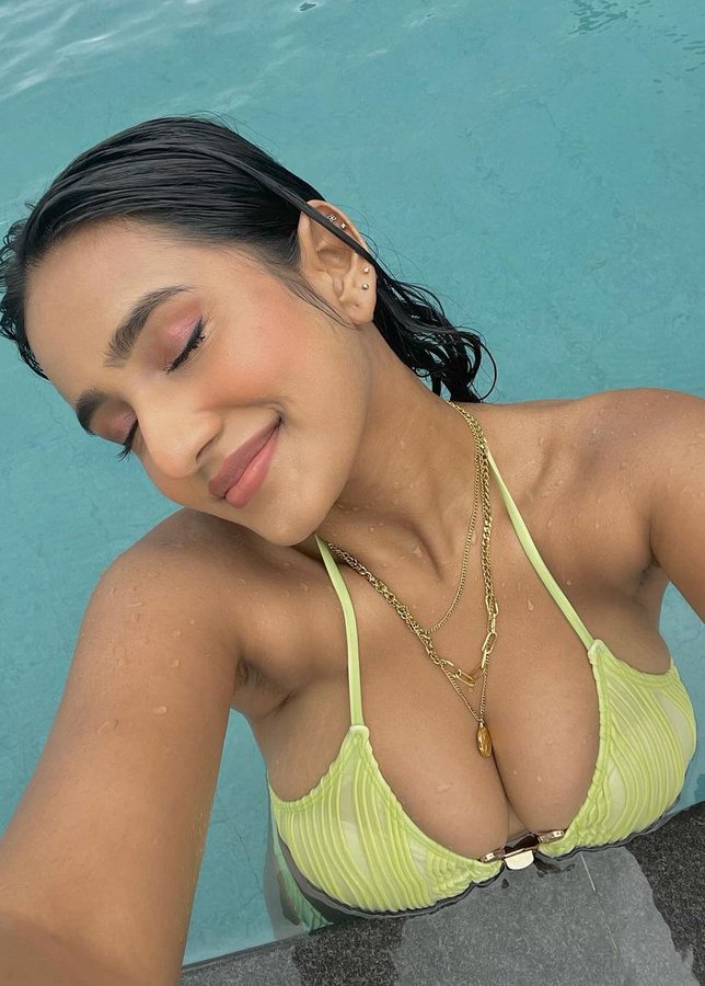 F8GWdwTbgAEb-k_?format=jpg&name=900x900