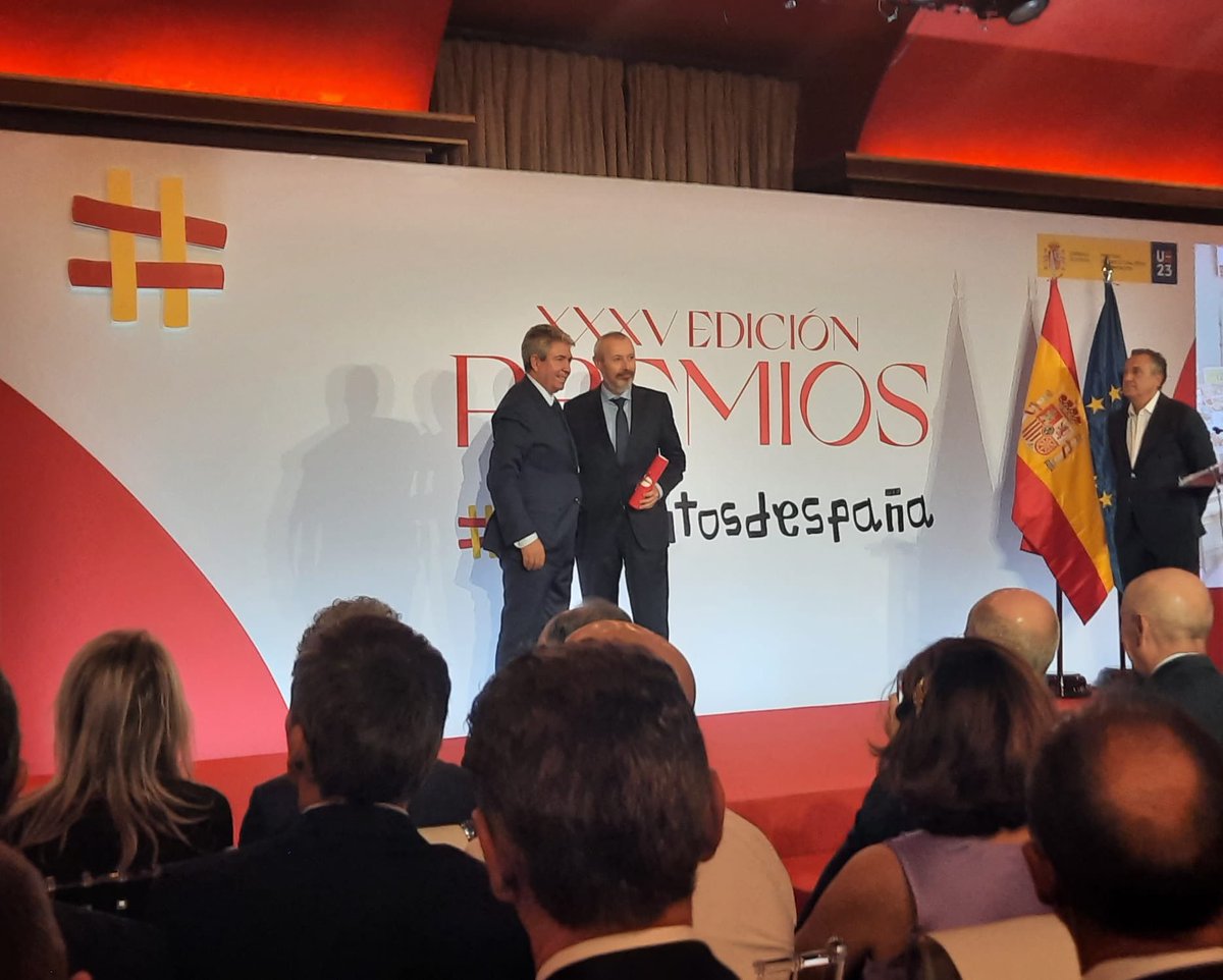 Consum's tweet photo. Gracias al @mapagob por otorgarnos el “Premio a la Reducción del Desperdicio Alimentario”, por nuestro Programa Profit de donación de alimentos. 🏆🧡👏🏻
#alimentosdeespaña
#Consum #ProgramaProfit #donacióndealimentos https://t.co/9mi8mUdALj