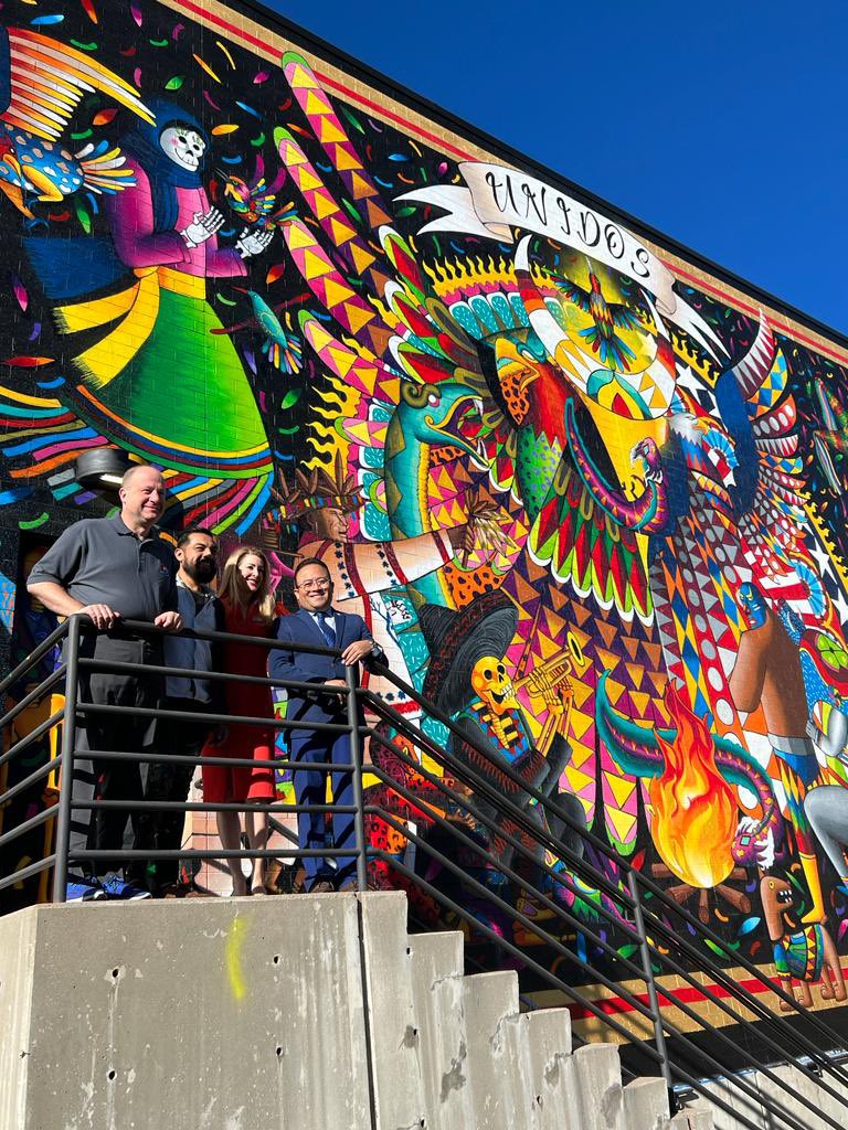 ConsulMexDen's tweet photo. During his visit to the UNIDOS mural, by Mexican artist #spaik, the Governor @GovofCO @jaredpolis , and the Consul General of Mexico, CG @pavel_mc , agreed that this mega mural will be remembered for many years as a symbol of friendship between 🇲🇽 and Colorado 🇺🇸.@DiplomaciaPubl https://t.co/bF2L0LSyyE