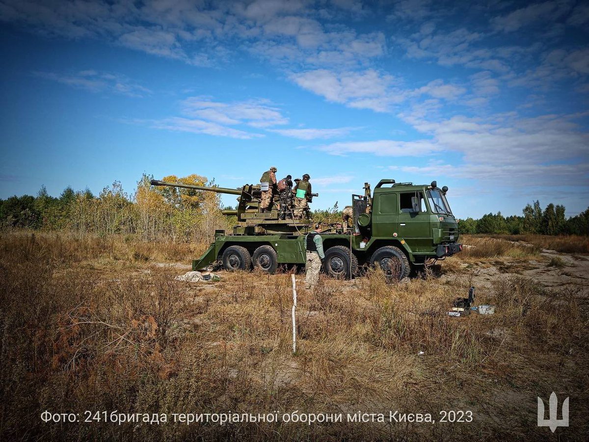 uarealitynow's tweet photo. 🇺🇦 100-mm cannon KS-19 on the Tatra 815 chassis, in service with the 241st separate territorial defense brigade. https://t.co/INzgZoOZoD