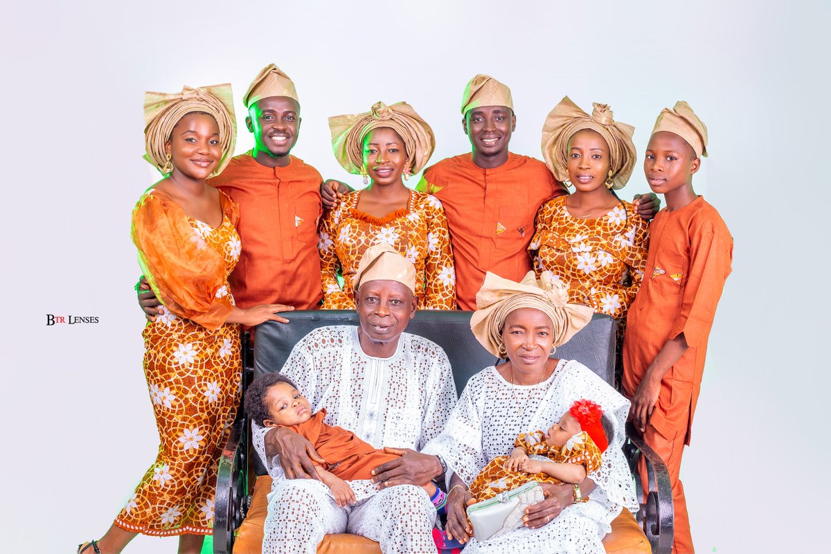 BtrLenses's tweet photo. It's family picture time 😉
The amazing Akinwunmi's family 🌹
#btrlenses
#btrstudio
#betawaleshotit
#familyphotoshoot
#osogbophotographer https://t.co/iE65OD8IdH