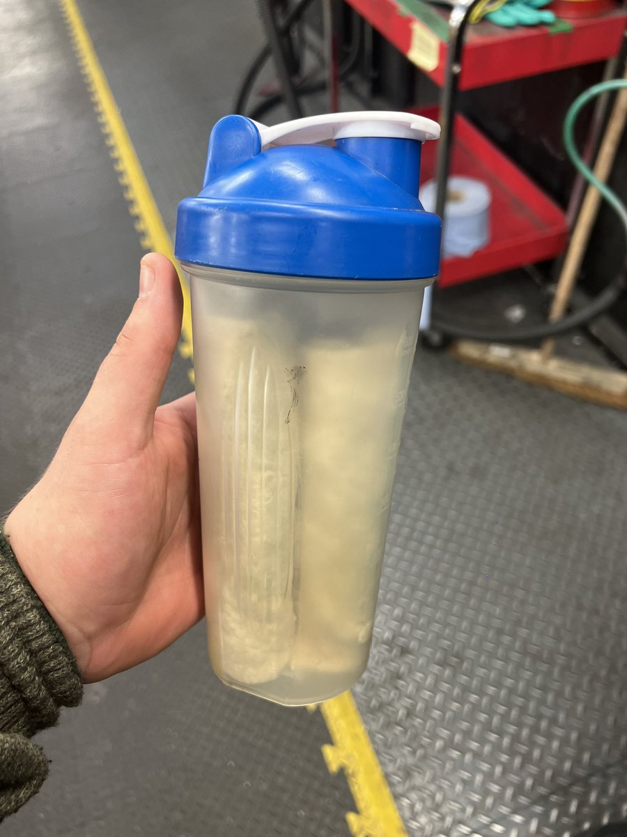 webbstar2012's tweet image. I’ve seen some things in my time but nothing can compare to this lad i work with putting his wraps in a protein shaker as he didn’t have any other way of bringing them in 😂😂😂😂