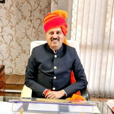 "शिव सिंह राठौड़" 

कितने साल RPSC के सदस्य व अध्यक्ष भी रहे, किसी ने इस्तीफा नही माँगा।

बात राजपूत-जाट की नही है !
समस्या गुर्जर, जाट, भील, SC, ST सबकी हैं। 

"केसरी सिंह राठौड़" ने सबकों नीचा दिखाया है ! 
राजपूत समाज मे एक से एक क़ाबिल व सामाजिक लोग हैं।
<a href="/8PMnoCM/">राजस्थानी ट्वीट</a> <a href="/INCIndia/">Congress</a>