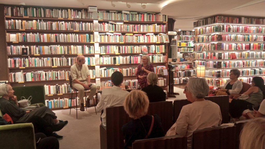 LaBreuEdicions's tweet photo. ara mateix ELS BURGESOS DE CALAIS de #MichelBernard a
@Ll_Finestres en conversa amb #isabelvalverde
"una novel•la plena de meandres, història d'una complicitat necessària"
#elsburgesoadecalais #visitaBernard https://t.co/JvYdJGsoVj