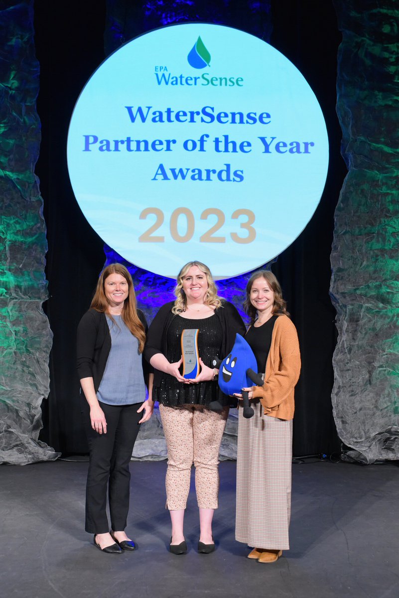 (🧵1/2) We're proud to be recipients of the WaterSense Excellence Award for our work promoting <a href="/EPAwatersense/">EPA WaterSense</a> &amp; water efficiency in 2022! Since the launch of our rebate programs incentivizing the use of WaterSense-labeled toilets &amp; smart controllers...