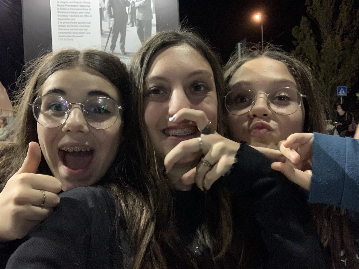 lostinmat's tweet photo. the friends we make,the love it takes
is worth,is worth,is worth the pain
the friends we make,the love it takes
is worth,is worth,is worth it
all this time
❤️‍🩹🌟

@Louis_Tomlinson 
@vikloves_LH @lexyloveslouis https://t.co/ep25dOpRfm