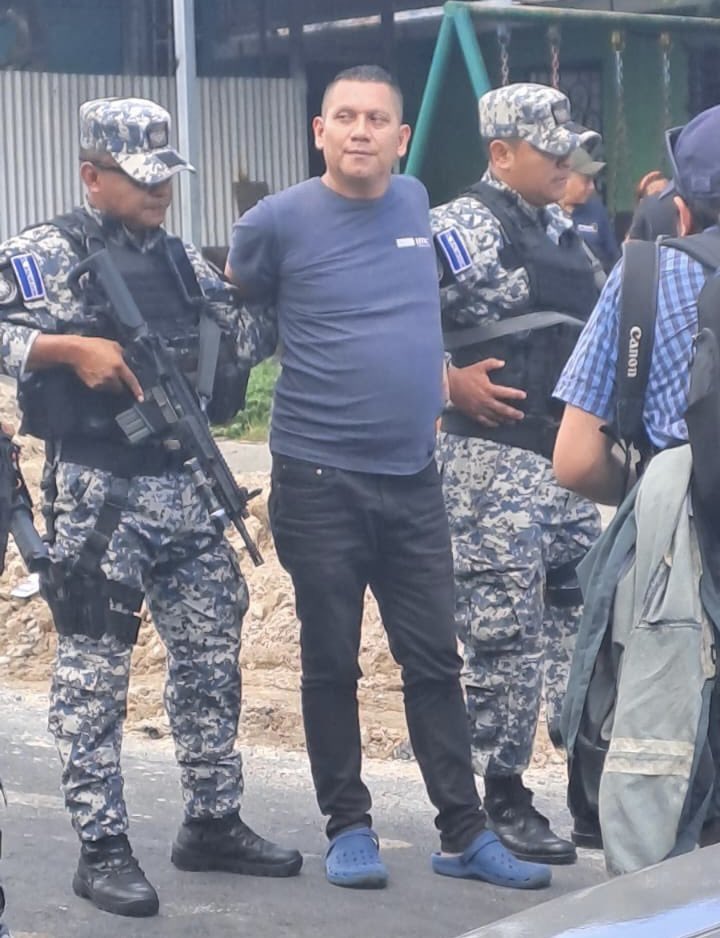AlertaPlus's tweet photo. 🚨 Capturan a sospechoso del crimen de menor en La Campanera, Soyapango

El cuerpo de la menor fue encontrado sin vida en una zona verdel lugar. Las autoridades de Medicina Legal ya están retirado sus restos.

Según información, la niña salió a comprar a la tienda y ya no volvió. https://t.co/uKSxE0gkCN
