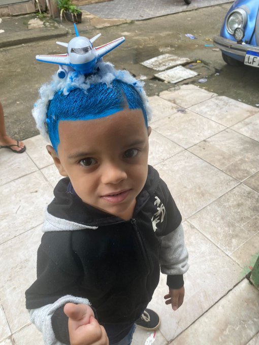 vaidesmaiar's tweet photo. Quem inventou o dia do cabelo maluco é gênio https://t.co/Vkr1zhQG53
