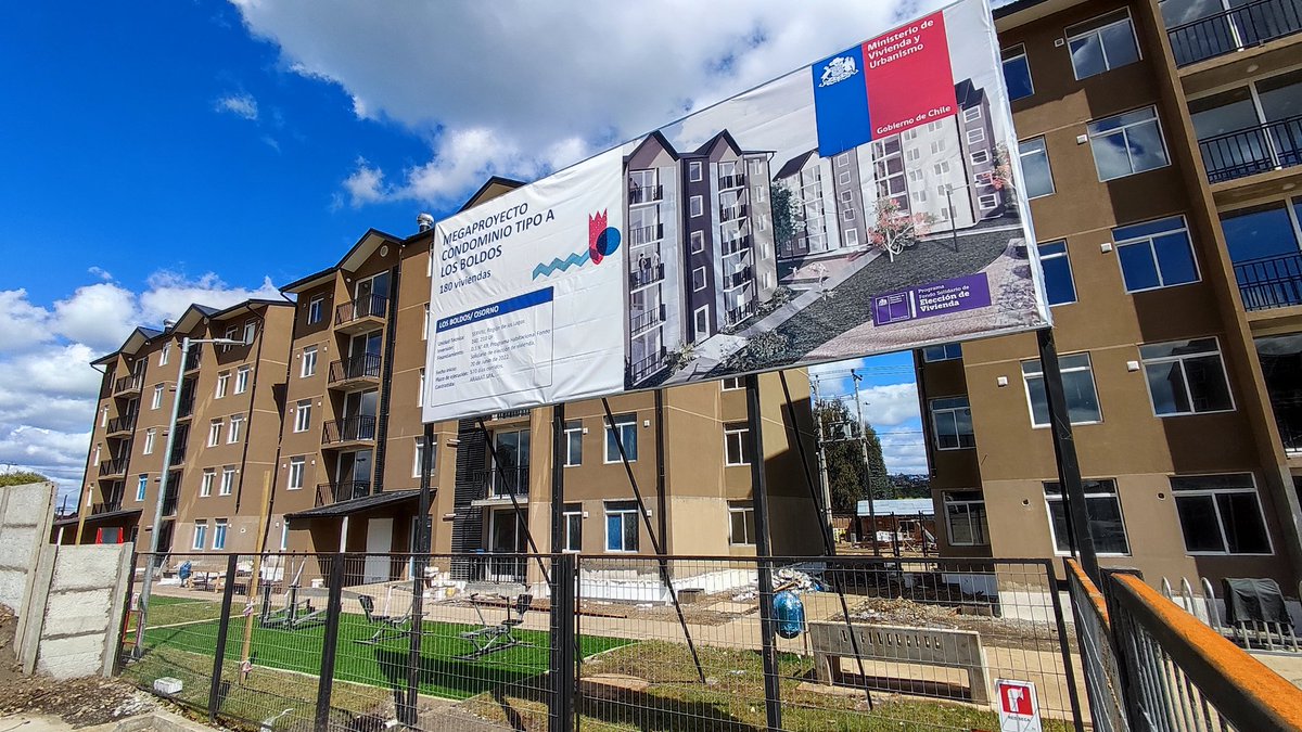 ServiuLosLagos's tweet photo. 🏡✨ Excelentes noticias desde #LosLagos! Avanzamos al 97% en el proyecto "Los Boldos" en #Osorno. 180 familias tendrán un hogar propio gracias al #PlanEmergenciaHabitacional. ¡Estamos #ConstruyendoCambios juntos! 💪🏠 #LosBoldos #Vivienda #Serviu #PresentesPorUnMejorFuturo https://t.co/uGYbxX3GzW