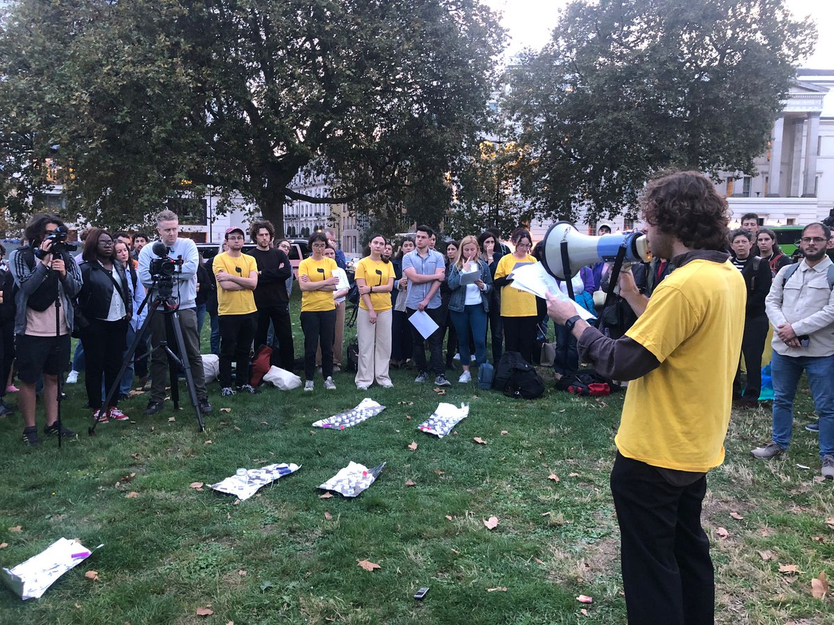 HAPPENING NOW: around 100 British Jews are gathered at our vigil in London to mourn all Israelis and Palestinians killed in recent days. We come together to reaffirm our principles: that all human life is sacred. That all people should live free from oppression and violence.