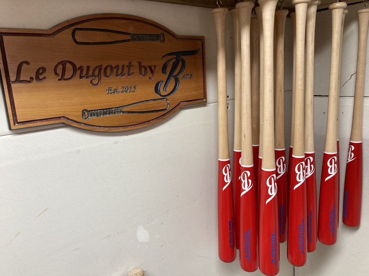 TBats_'s tweet photo. End of season celebration. The organizers of this team are thanking their players who dedicated themselves to the team.All players got their customized bat b/c of it! 

A team is not a group of people who work together. It’s a group of people who trust each other
#tbats #baseball https://t.co/2fnDedTV4D