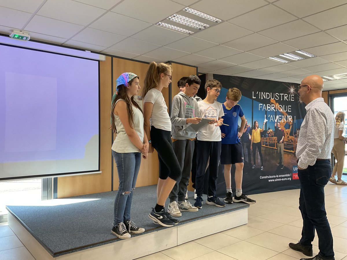 ClgChagallGasny's tweet photo. Les premiers pas de l'équipe SUGAR TEAM du @ClgChagallGasny dans le concours #ChallengEure 4.0. Un défi "sciences et techniques" autour de la robotique. #ParcoursAvenir @MoncadaFra @Fmarchand_27 https://t.co/lCGTKlMZNf
