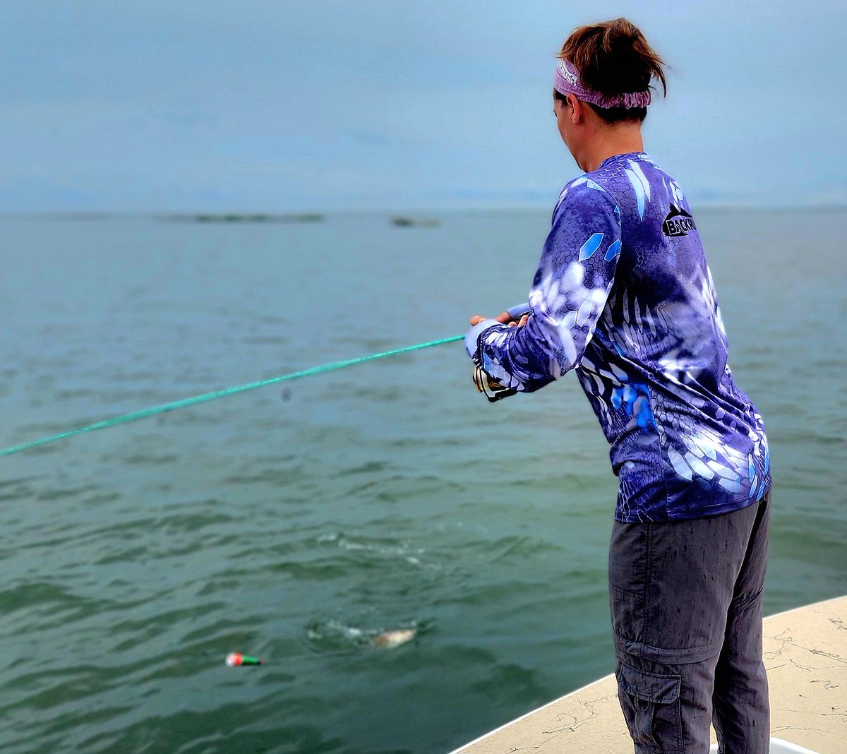 Backrush_Gear's tweet photo. Even on them cloudy days, keep your skin protected with our dry-fit UVF 50 fishin' shirts, equipped with thumb holes ladies! Perfect for this weather! 
#backrush #fishingshirts #fishing
https://t.co/N8UZR43MZ1 https://t.co/K3WZW3gGfr